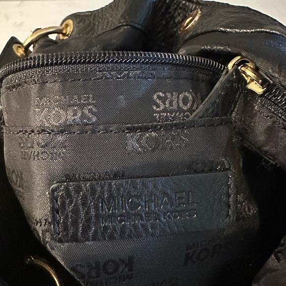 Michael Kors Hobo carryall in black pebbled leather with tassel - Picture 7 of 12